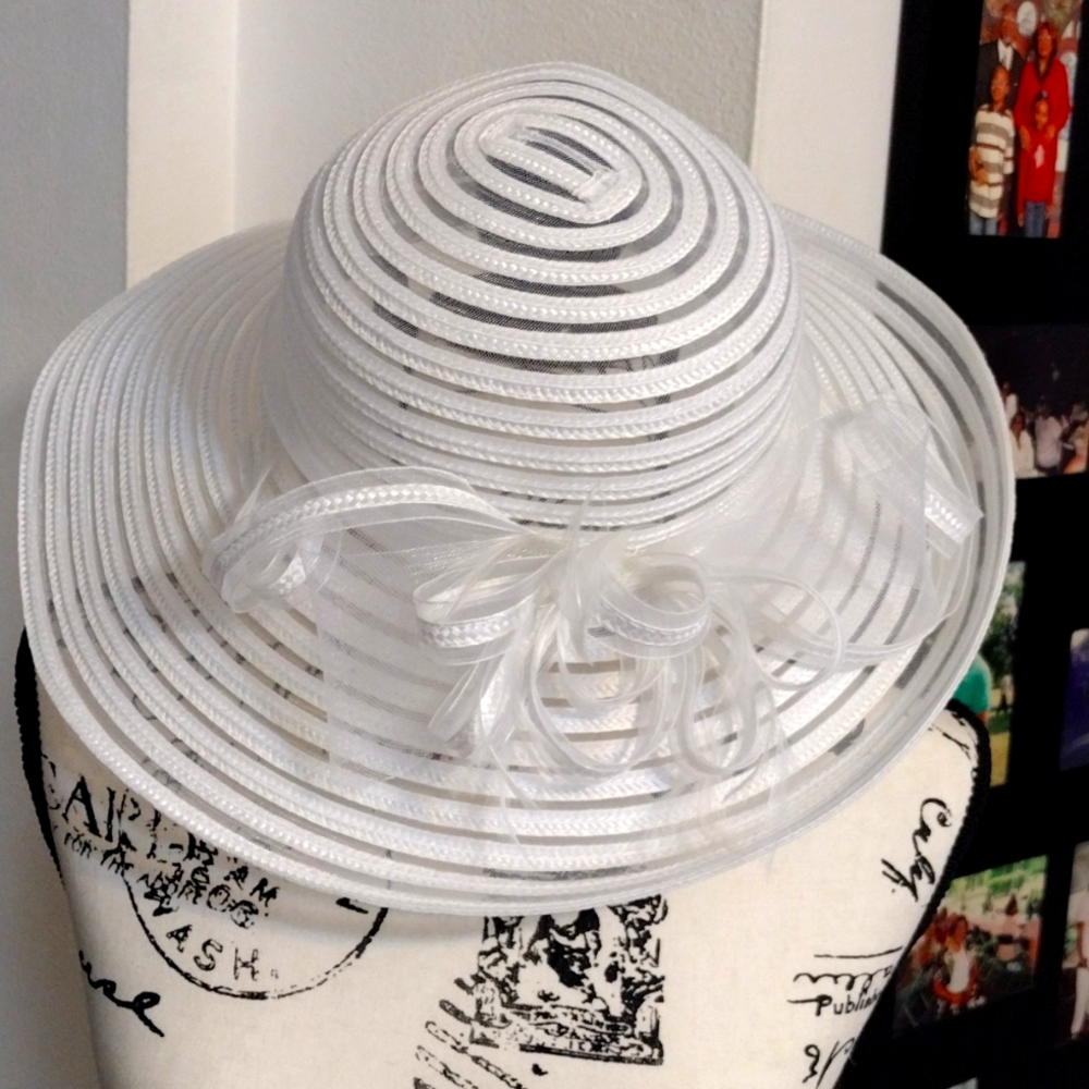 White straw hat
